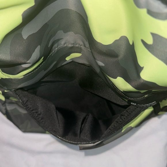 Lululemon Everyday Backpack 2.0 23L Heritage 365 Camo Neo Mint Multi/Black - Picture 7 of 7